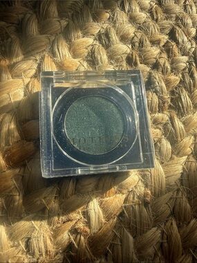 Motives brown Eyeshadow tripped out  color